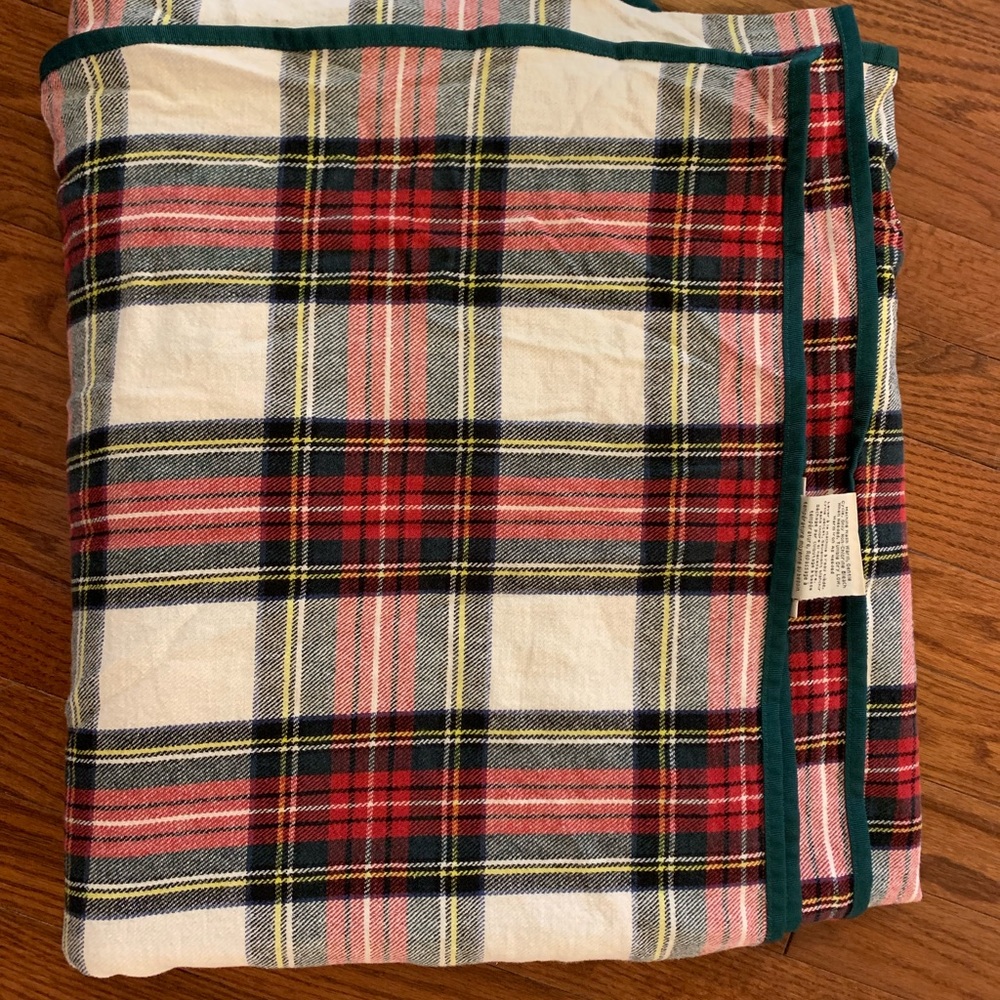 Williams Sonoma Plaid Holiday tablecloth